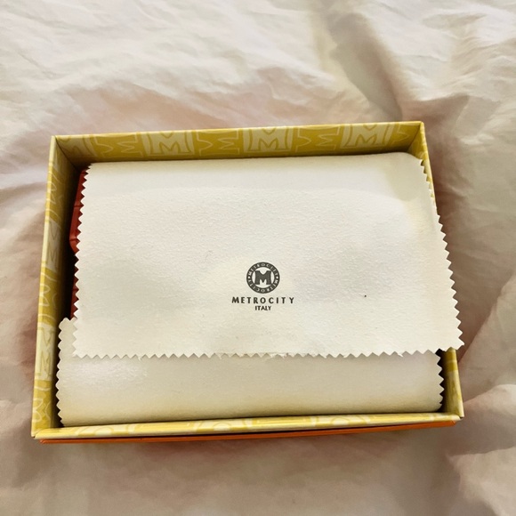 Metro City Italy NWT and Box Red Leather Cocodile Wallet - Picture 5 of 5